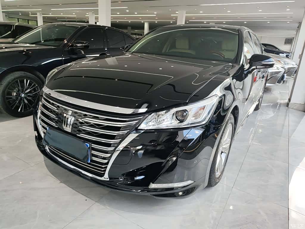 Toyota Crown, 2017 1