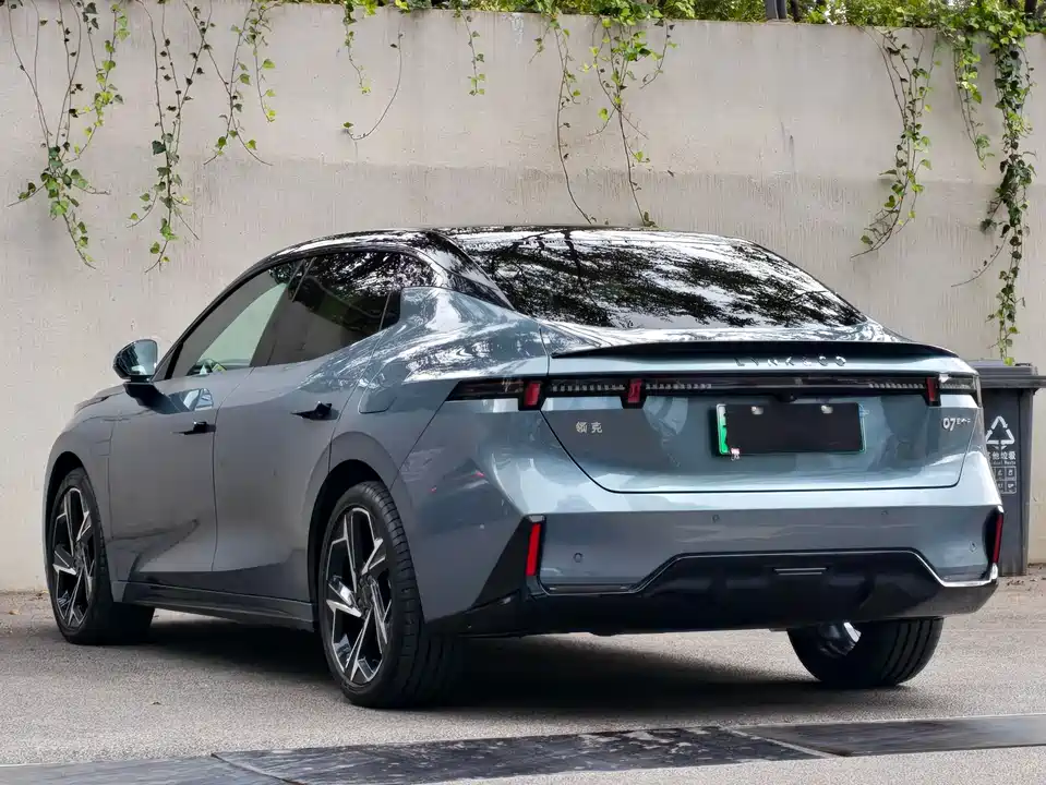 Lynk & Co 07 EM-P
