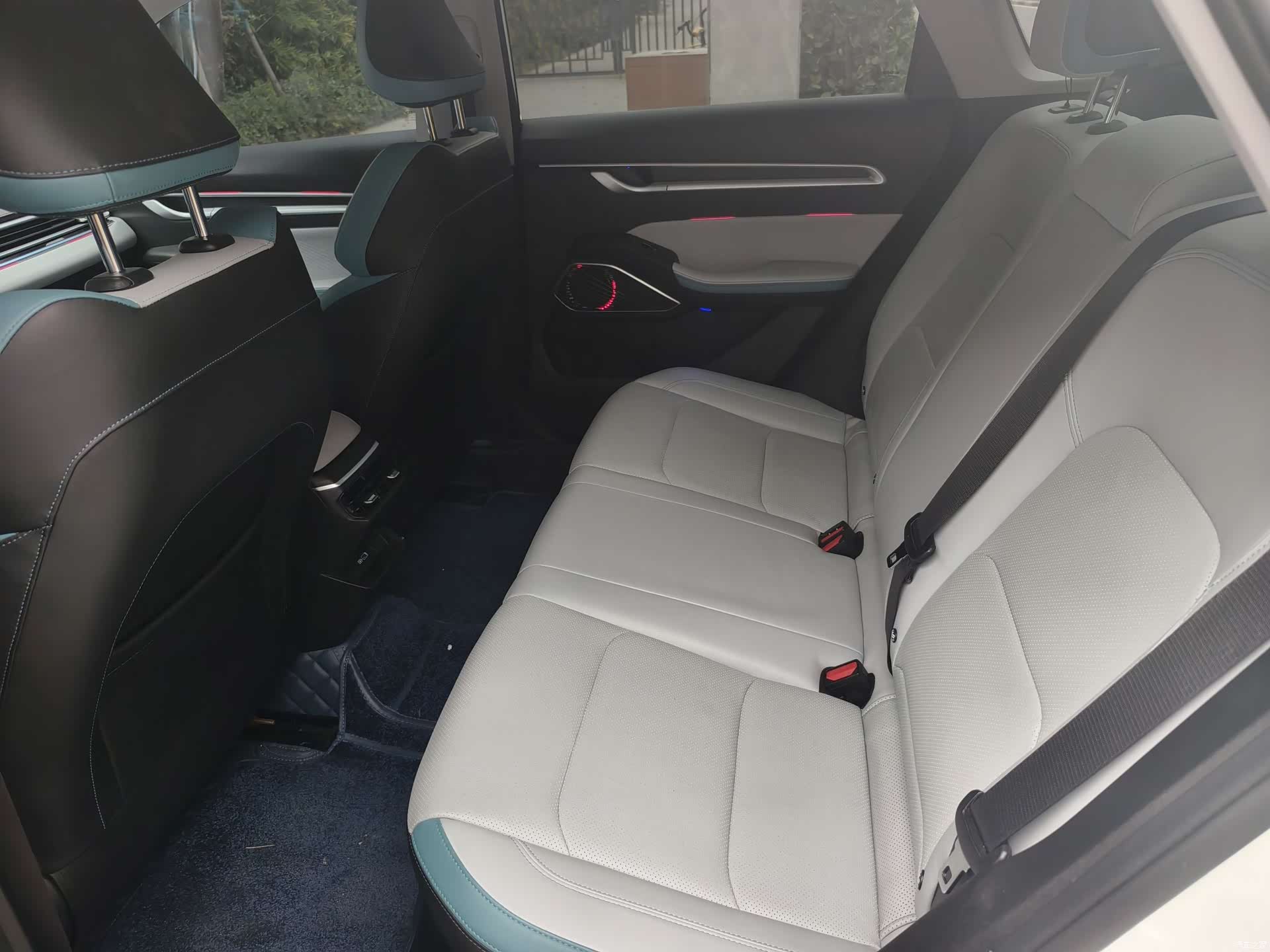 Geely Emgrand, 2022 все фото