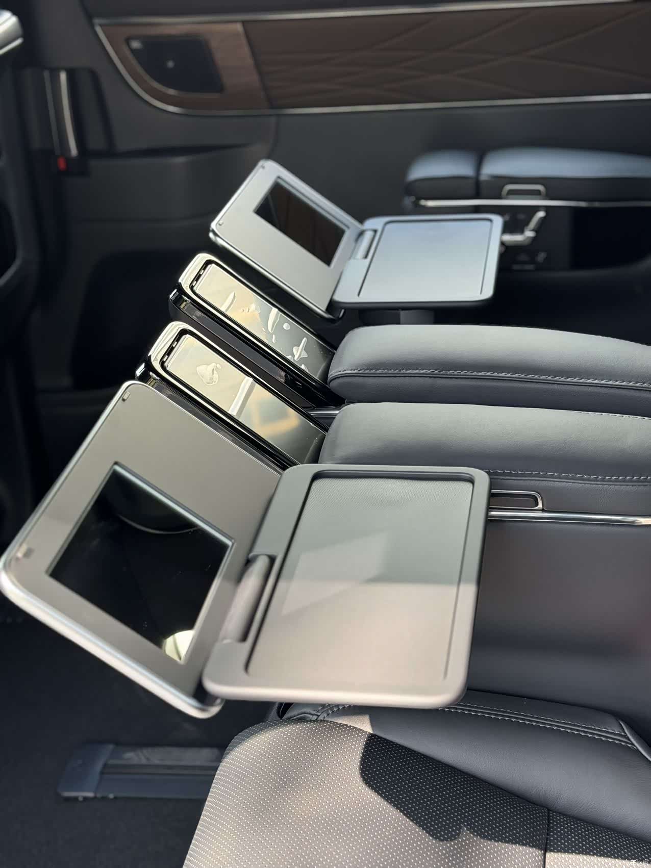 Toyota Alphard, 2025 13