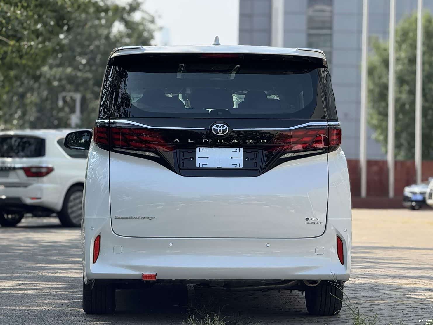 Toyota Alphard, 2025 все фото