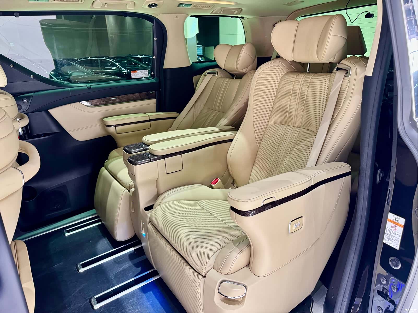 Toyota Vellfire, 2021 все фото