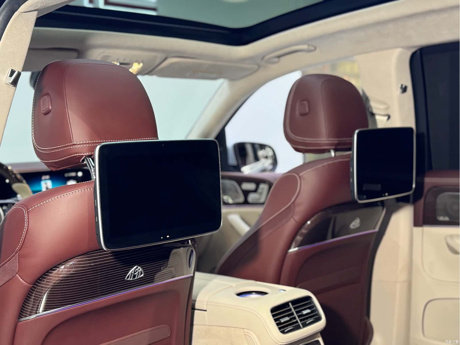 Maybach GLS, 2022 25
