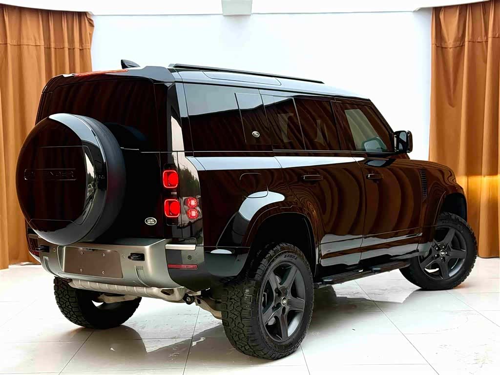 Land Rover Defender, 2024 4