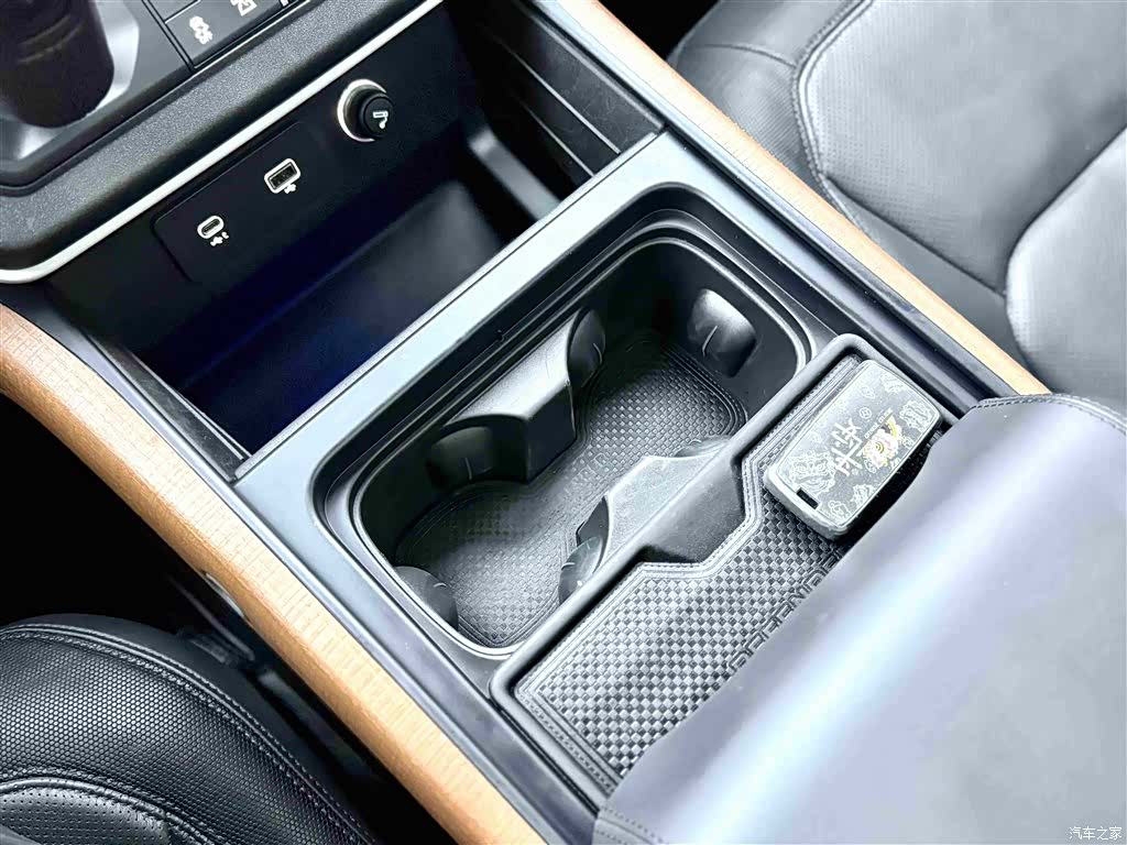 Land Rover Defender, 2024 12