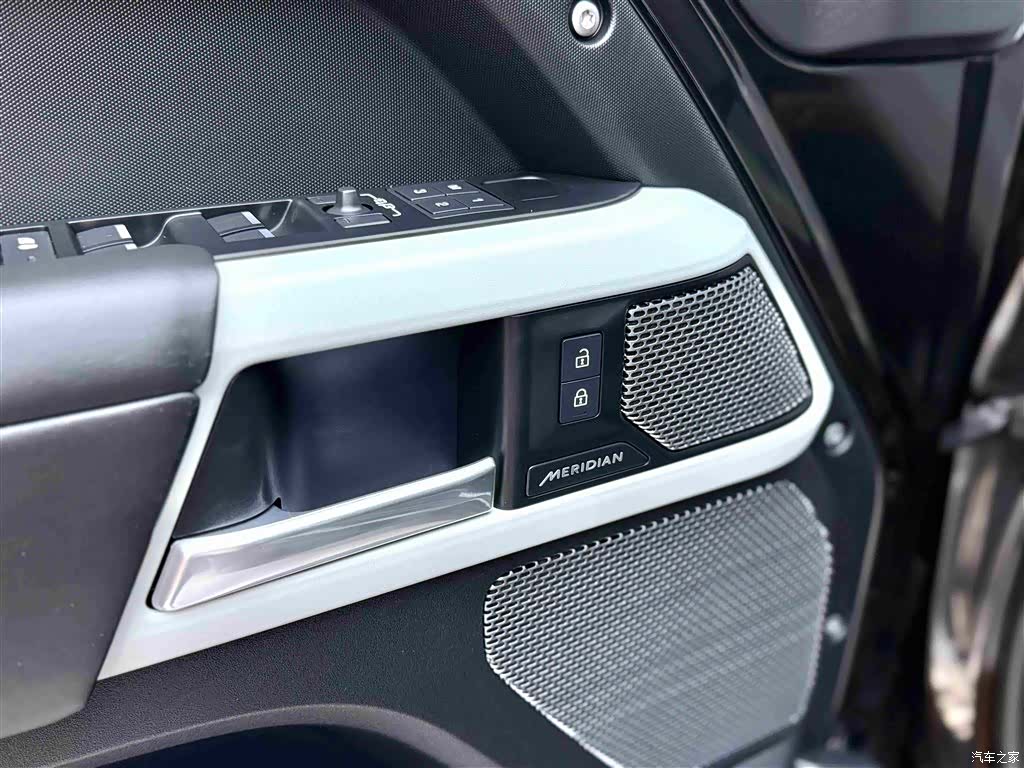 Land Rover Defender, 2024 17