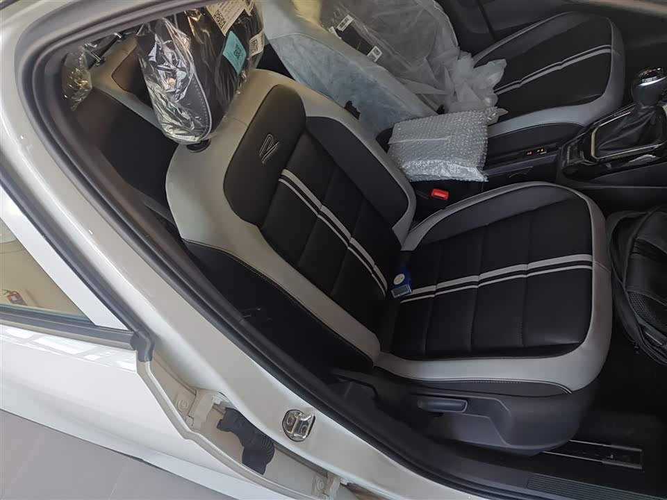 Volkswagen T-ROC exploring Songs