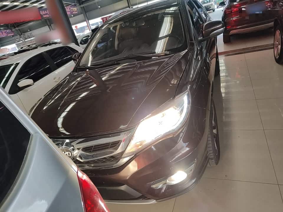 BYD S7