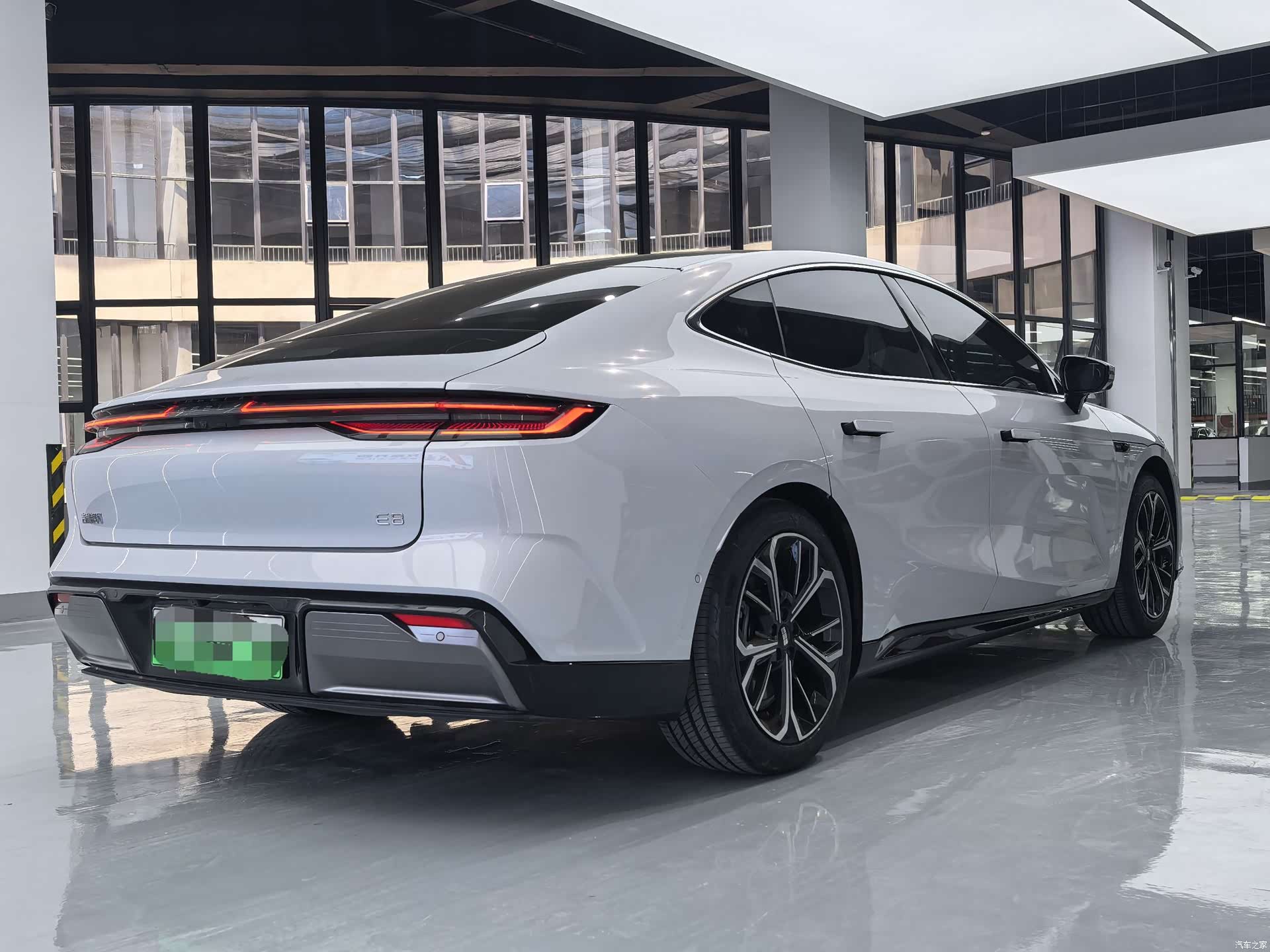 Geely E8, 2025 7