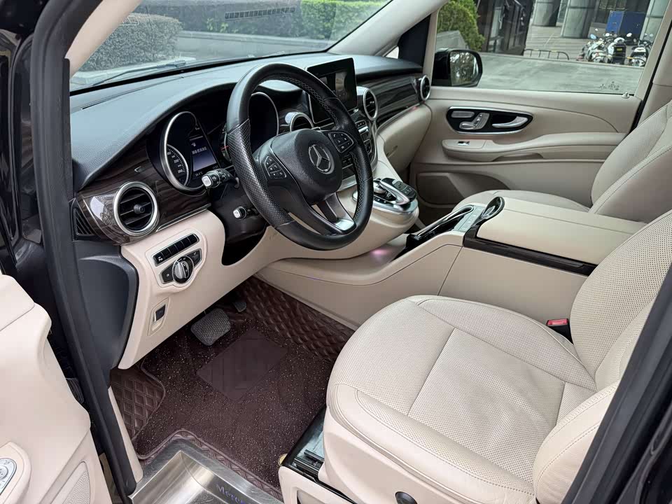 Mercedes-Benz V-class