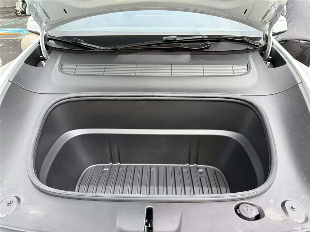 Tesla Model Y, 2025 14
