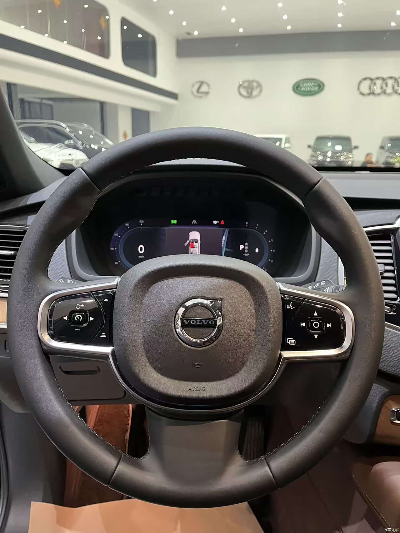 Volvo XC90, 2025 10