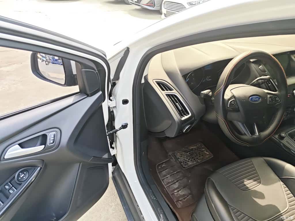 Ford Focus, 2016 12