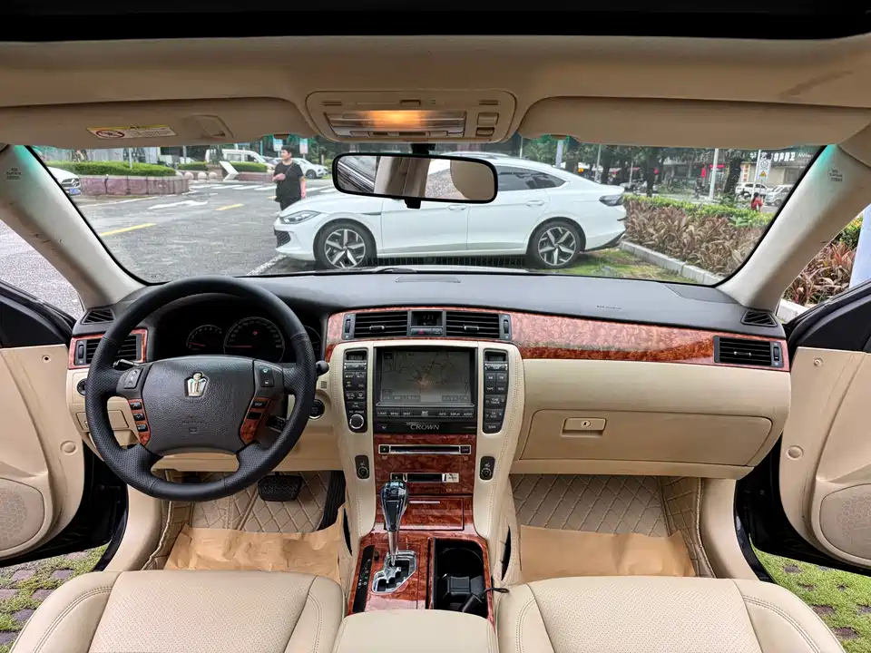 Toyota crown