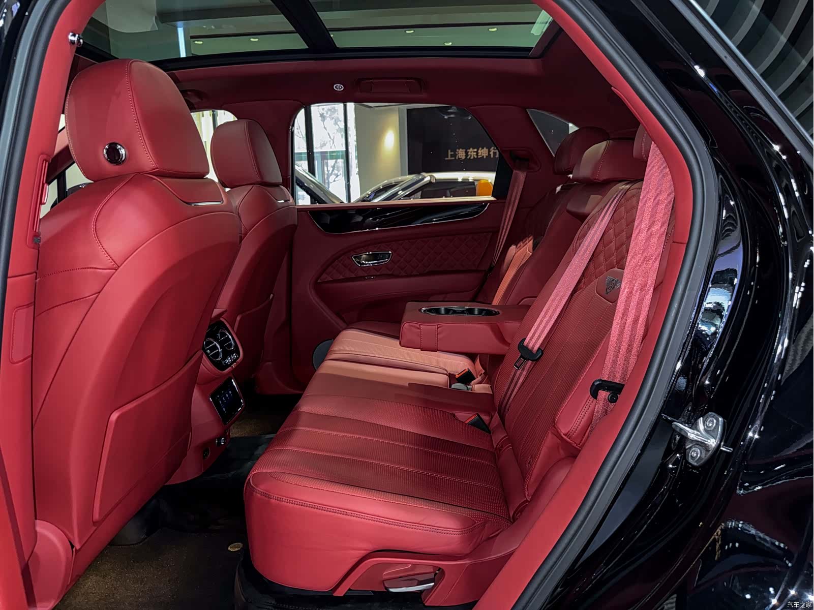 Bentley Bentayga, 2022 21