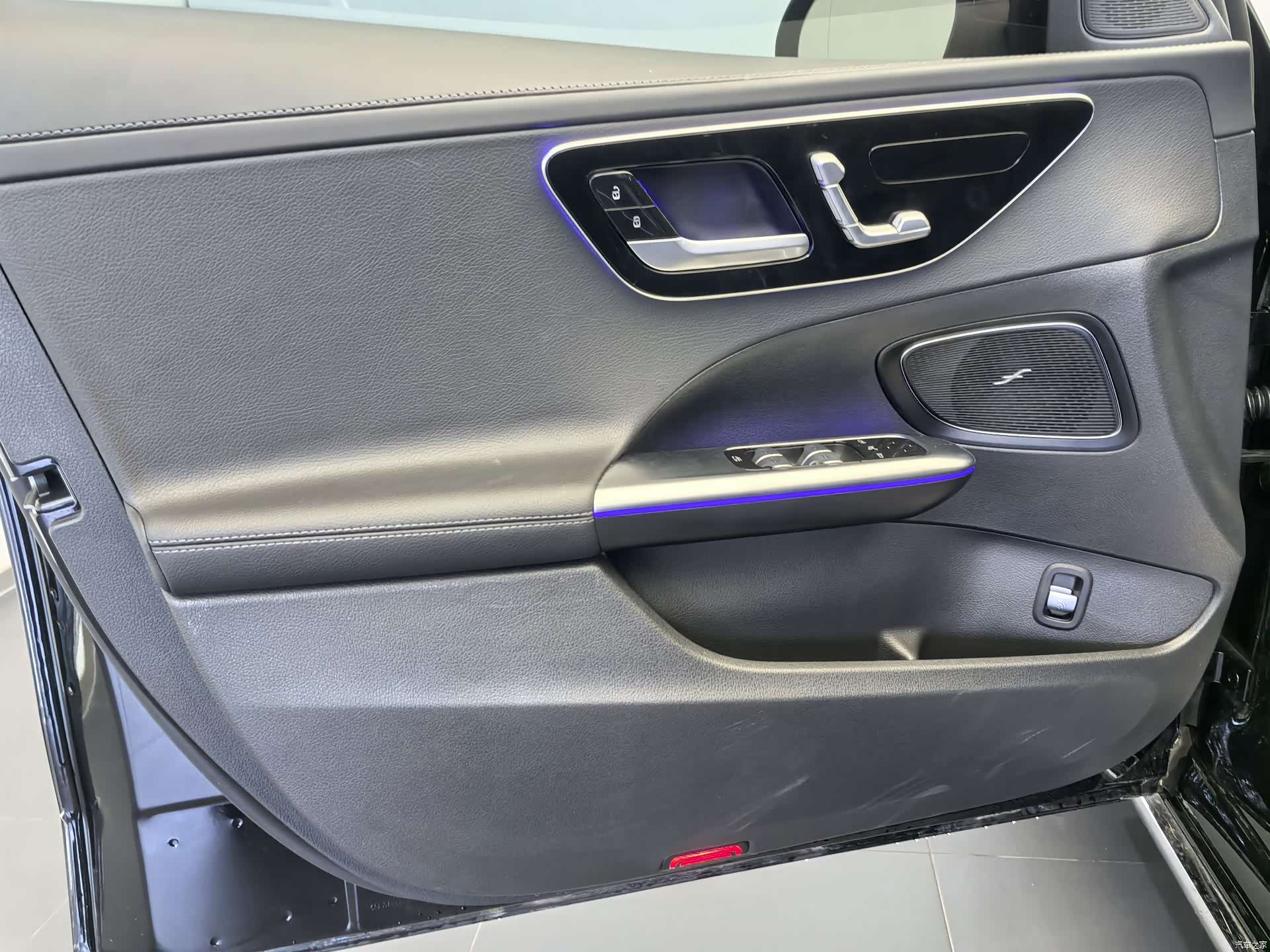 Mercedes-Benz C-Class, 2025 16