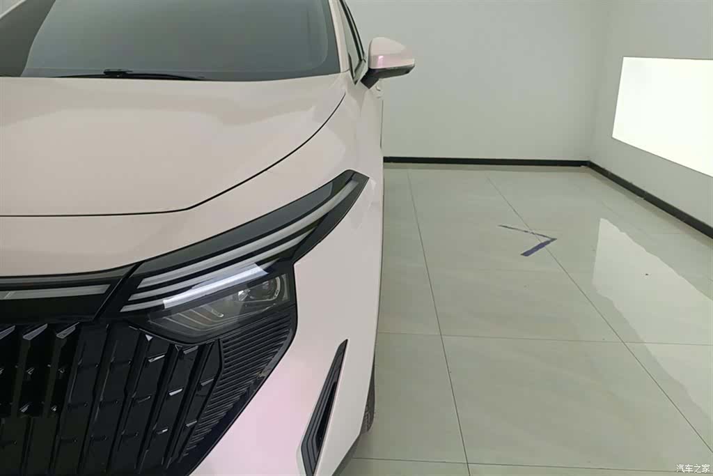 Nissan V, 2024 все фото