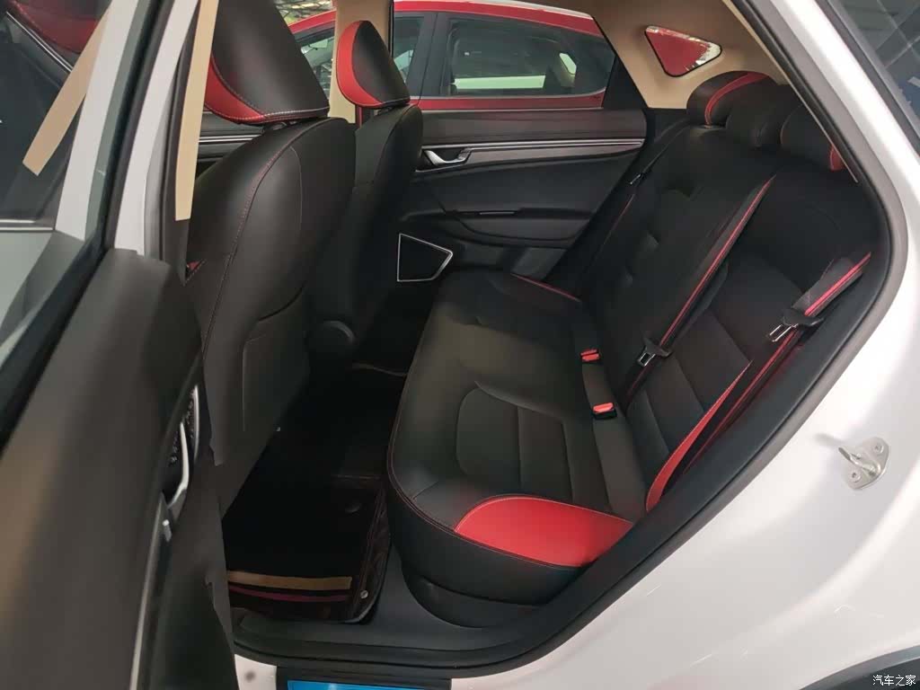 Geely Emgrand, 2021 9