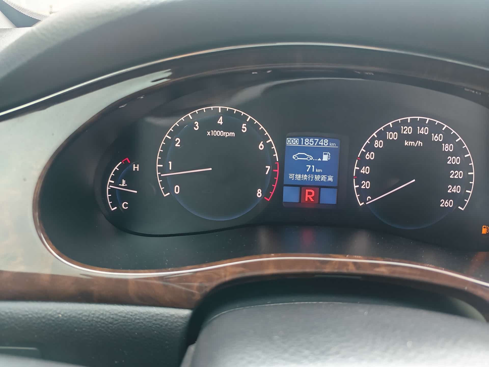 Hyundai BH330, 2011 21