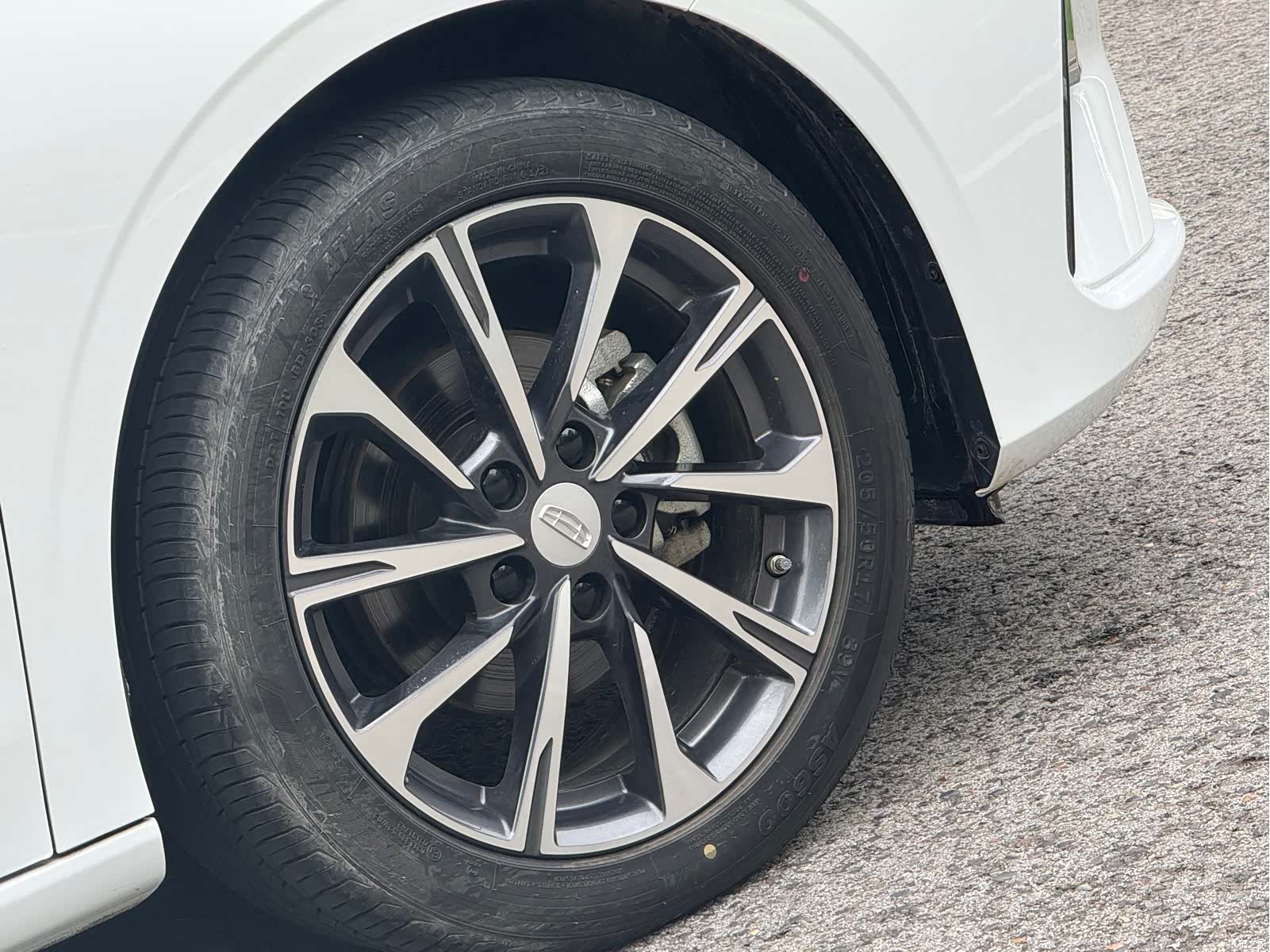 Geely Emgrand, 2024 4