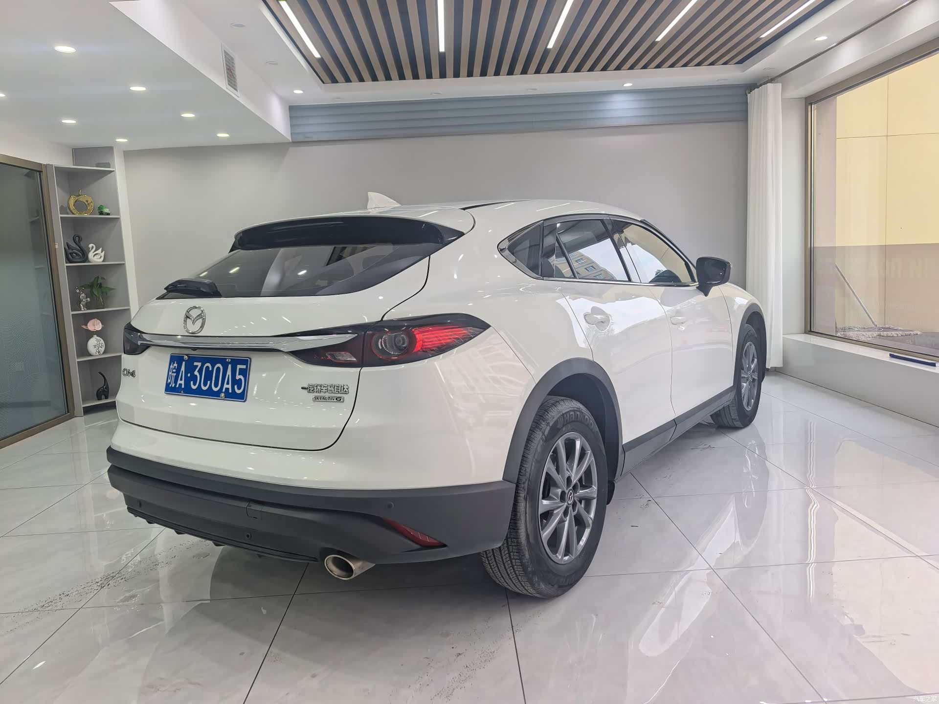 Mazda CX-4, 2023 4
