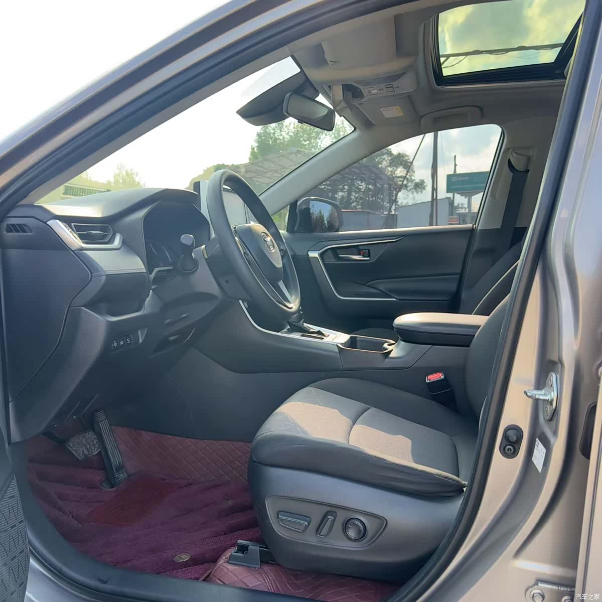 Toyota RAV4, 2020 все фото