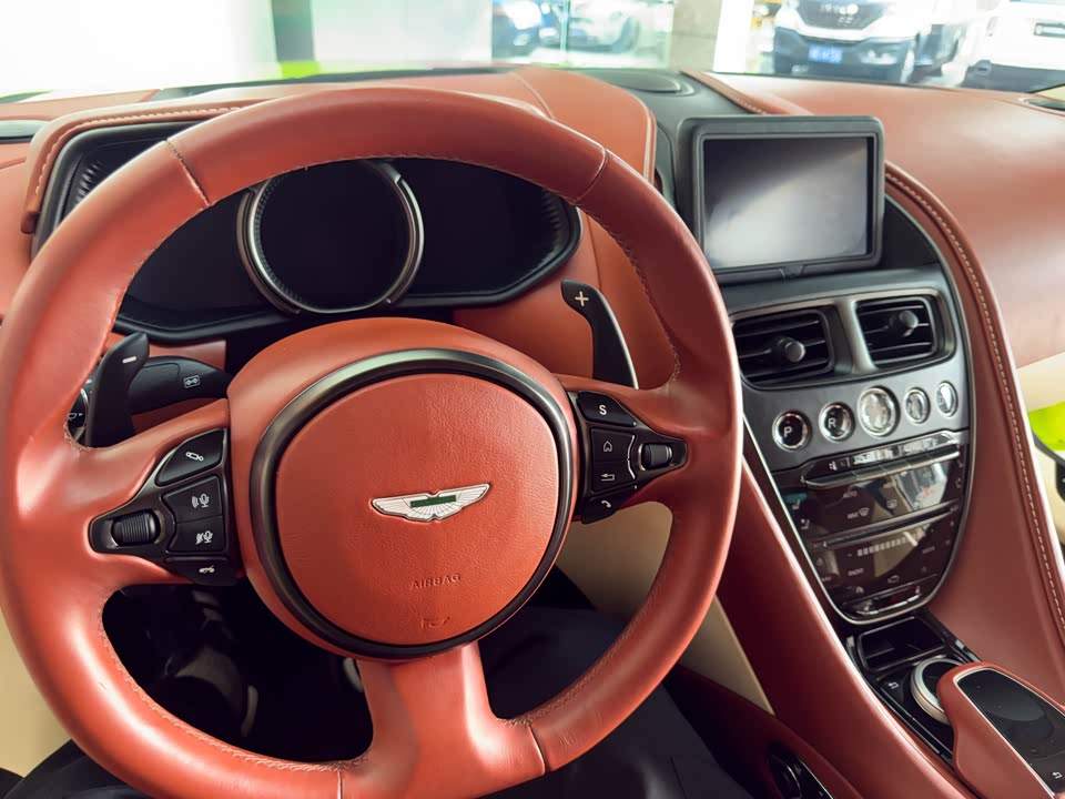 Aston Martin DB11