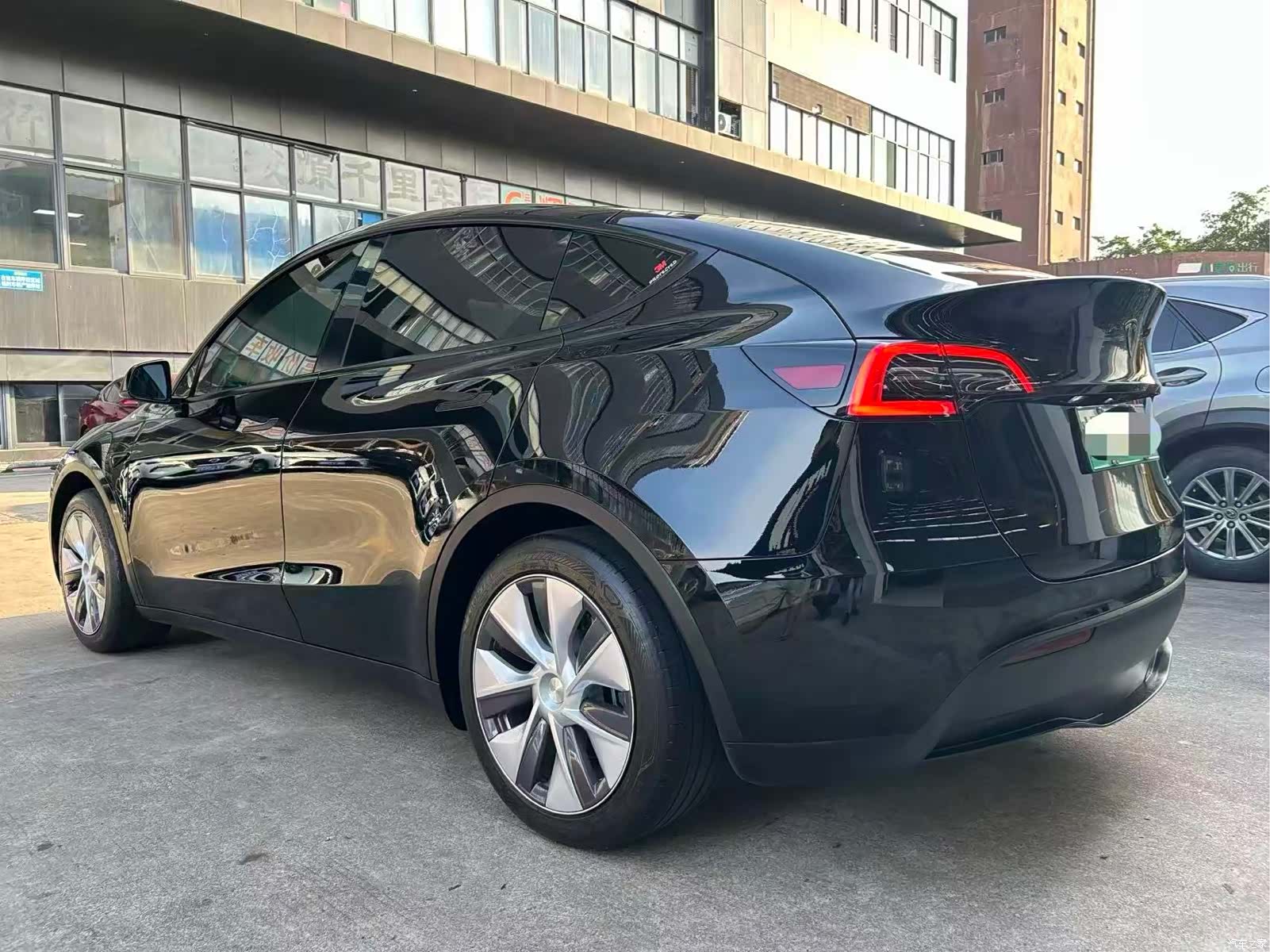 Tesla Model Y, 2023 7