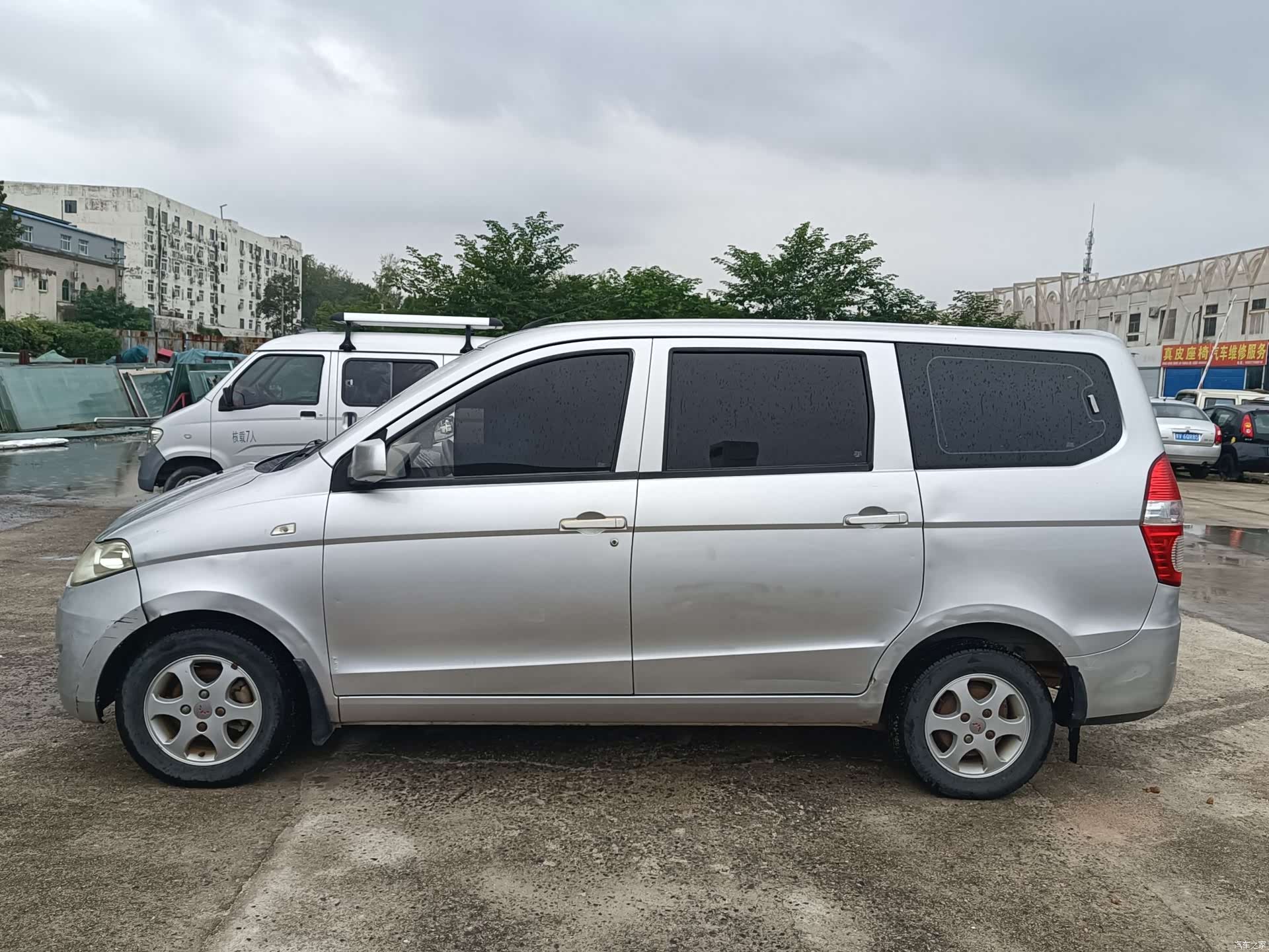 Wuling Hongguang, 2013 4