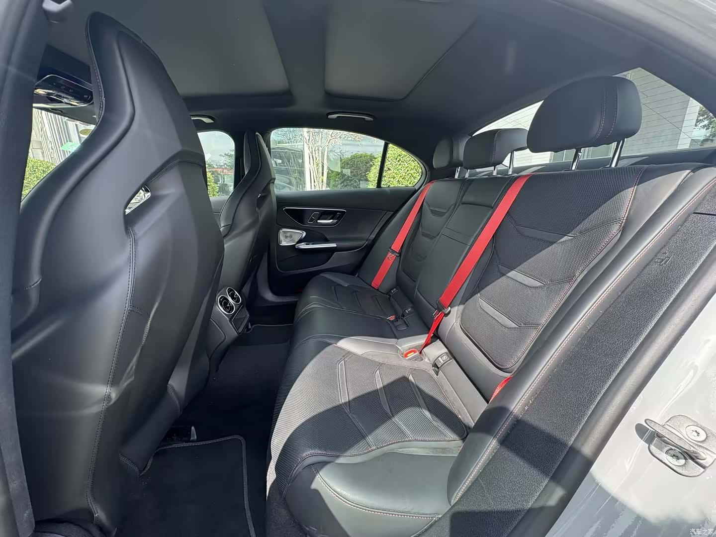 Mercedes-Benz C-Class, 2025 16