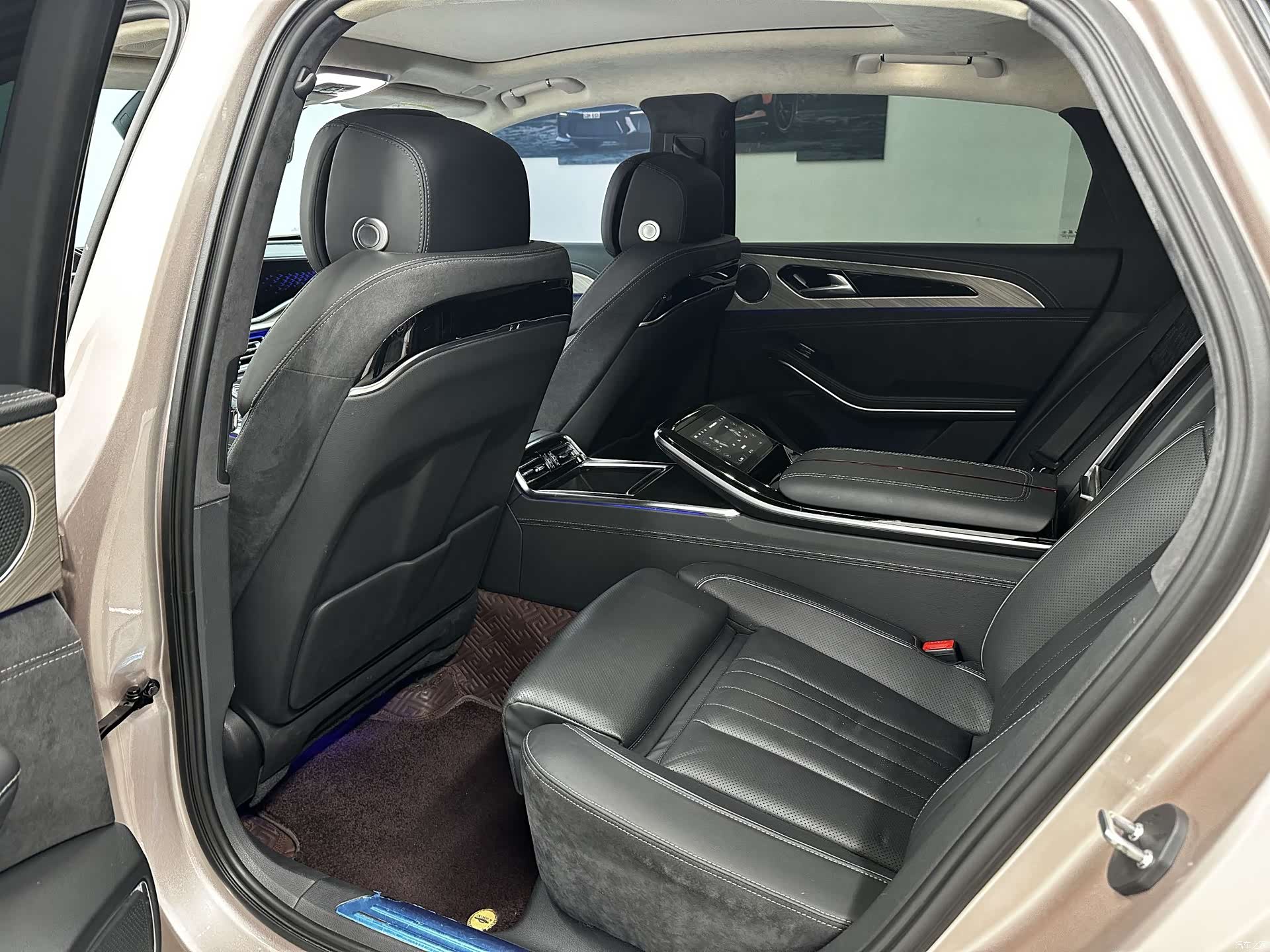 Hongqi H9, 2022 10