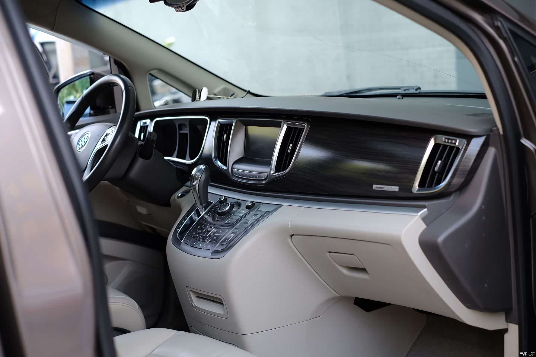 Buick GL8, 2011 35