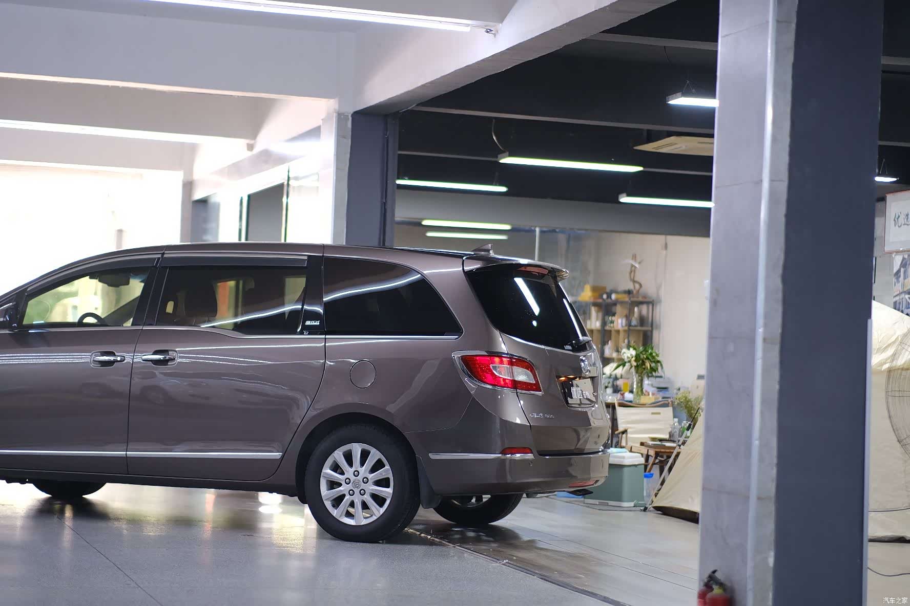 Buick GL8, 2011 12