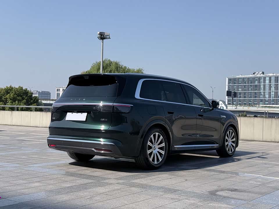 AITO Ask the world M8