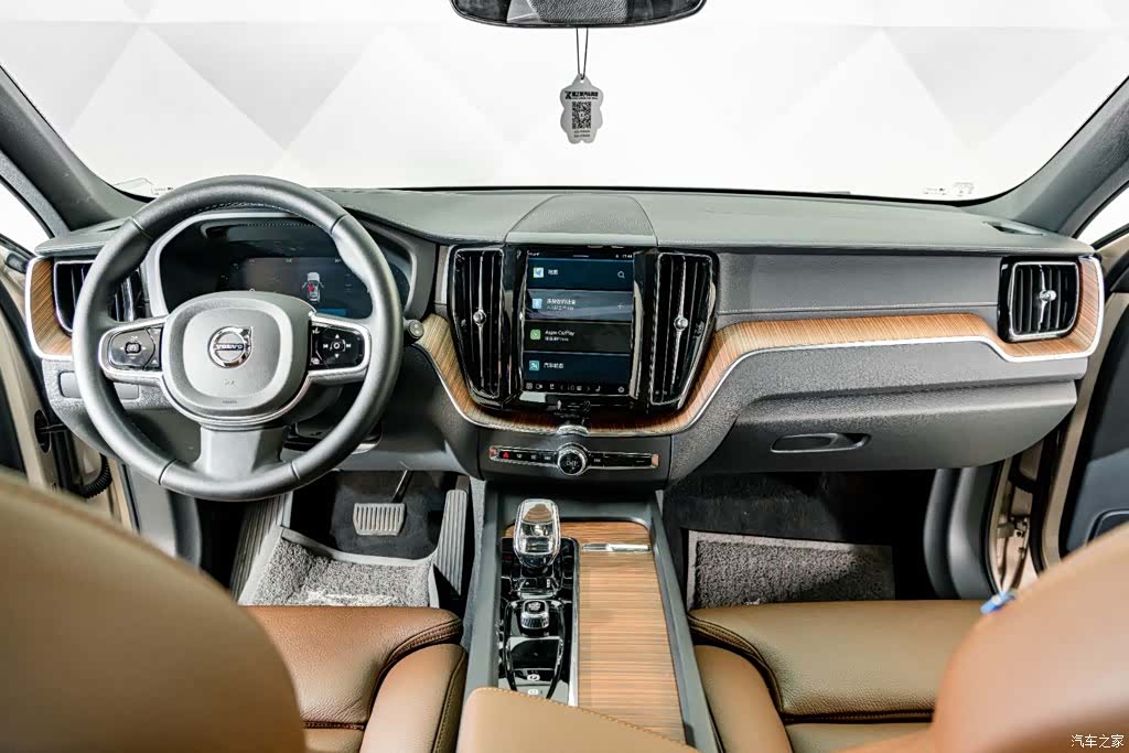 Volvo XC60, 2025 12