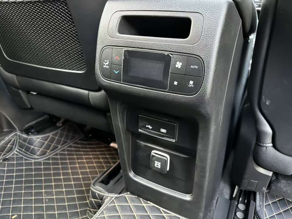 Jeep Grand Commander