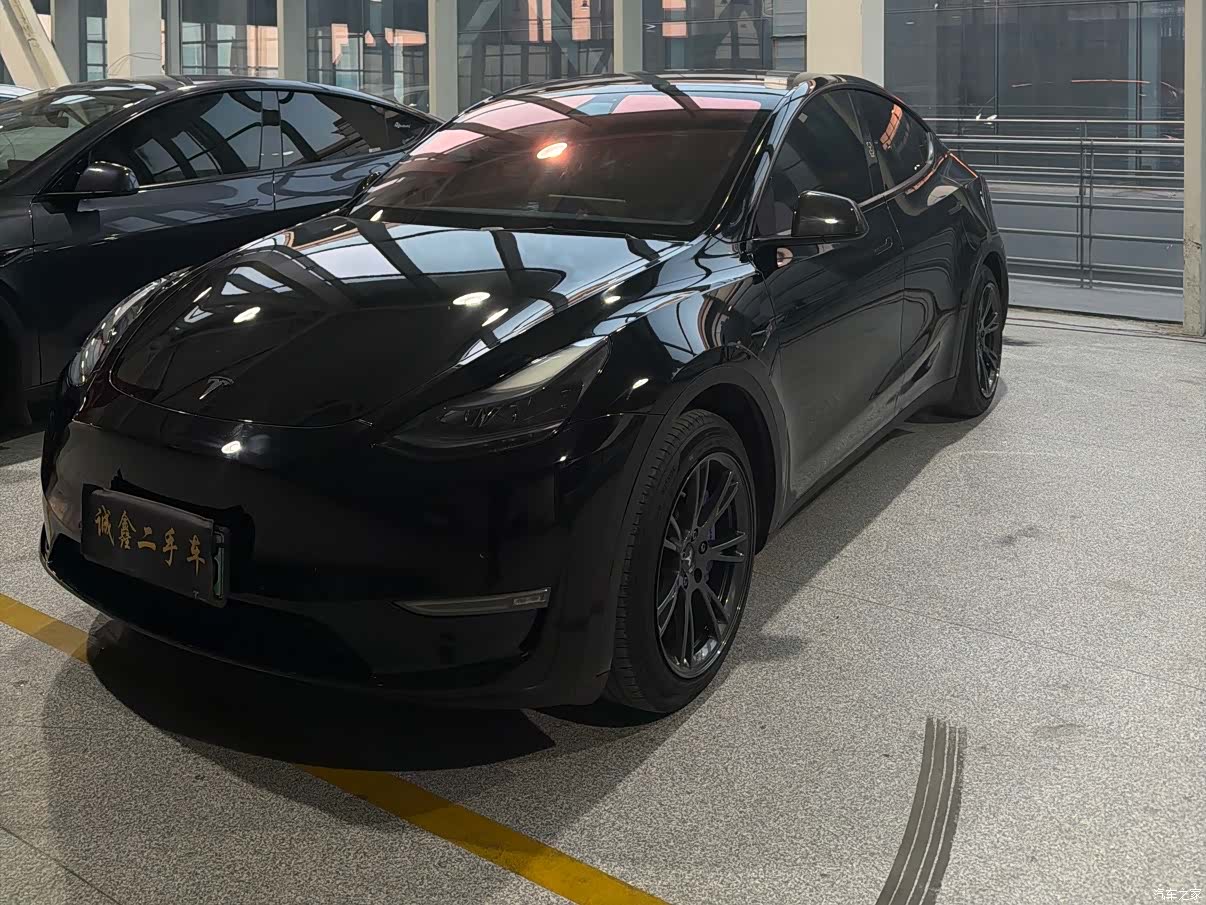 Tesla Model Y, 2023 1