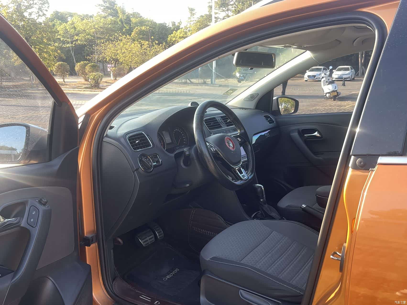 Volkswagen Polo, 2016 все фото