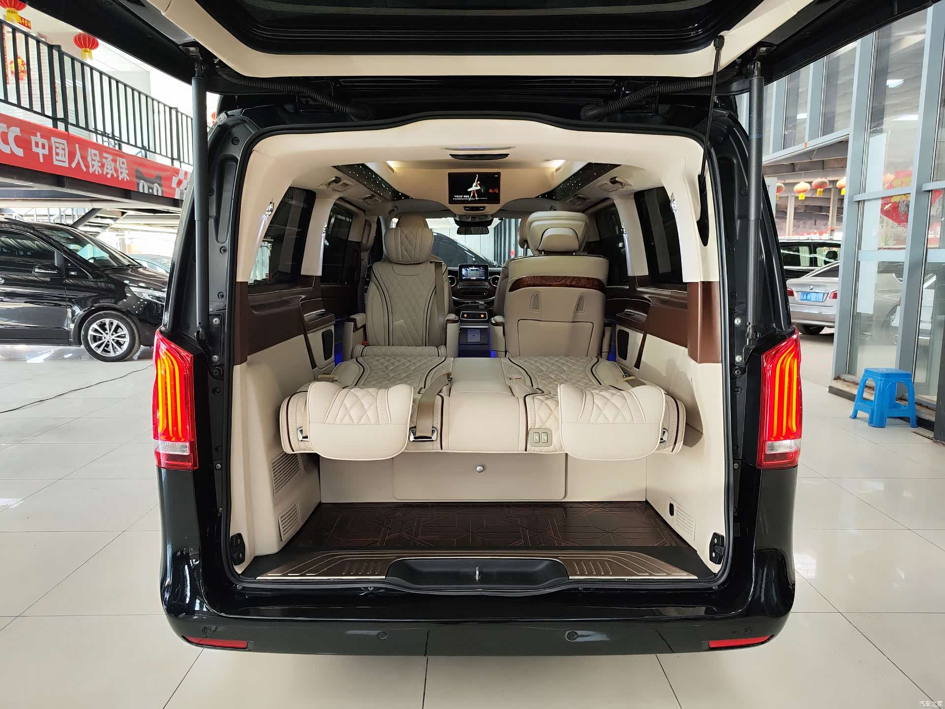 Mercedes-Benz V-Class, 2020 31