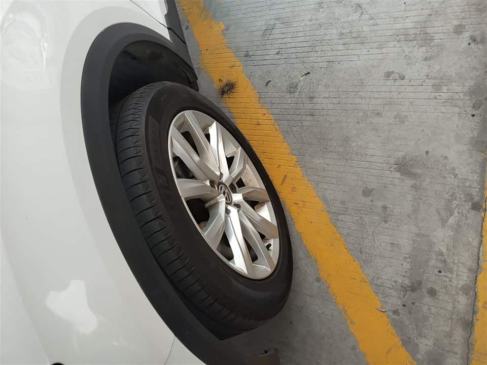 Volkswagen T-ROC exploring Songs