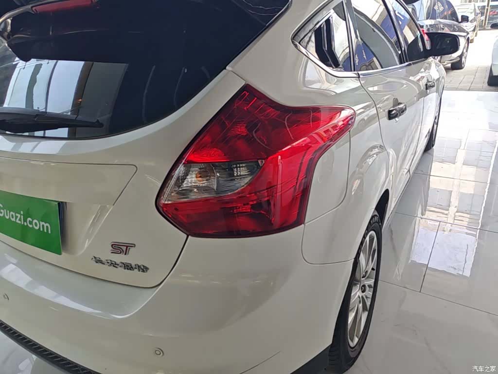 Ford Focus, 2014 8