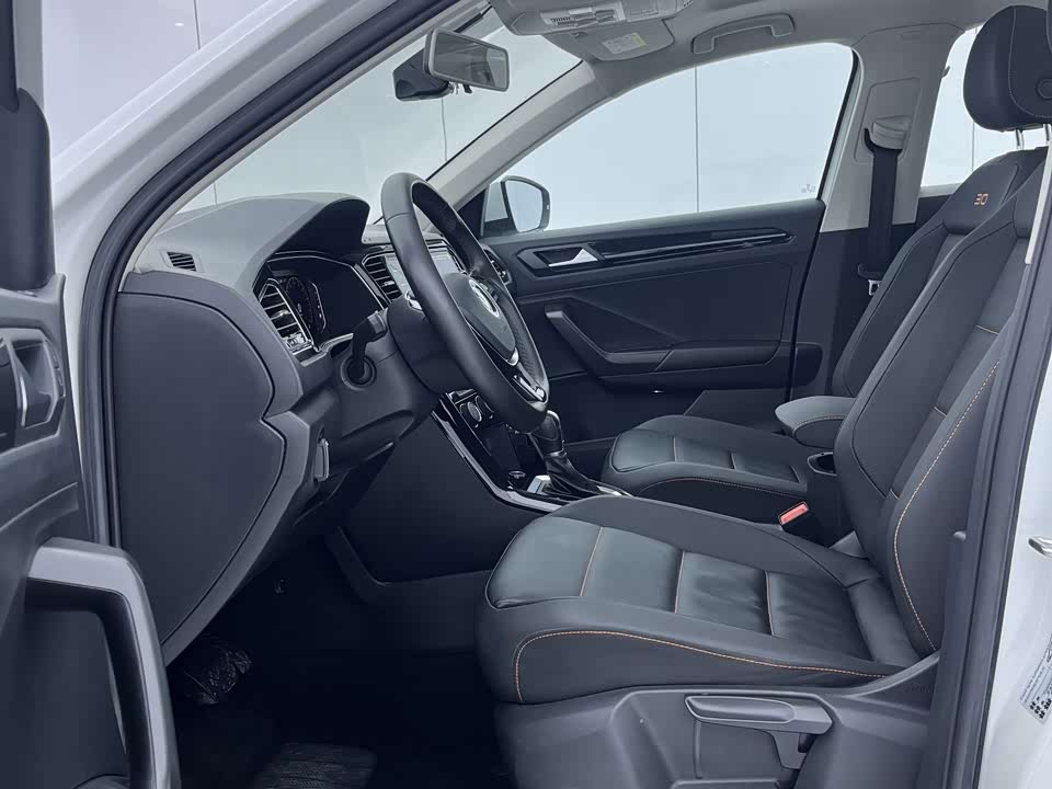 Volkswagen T-ROC exploring Songs