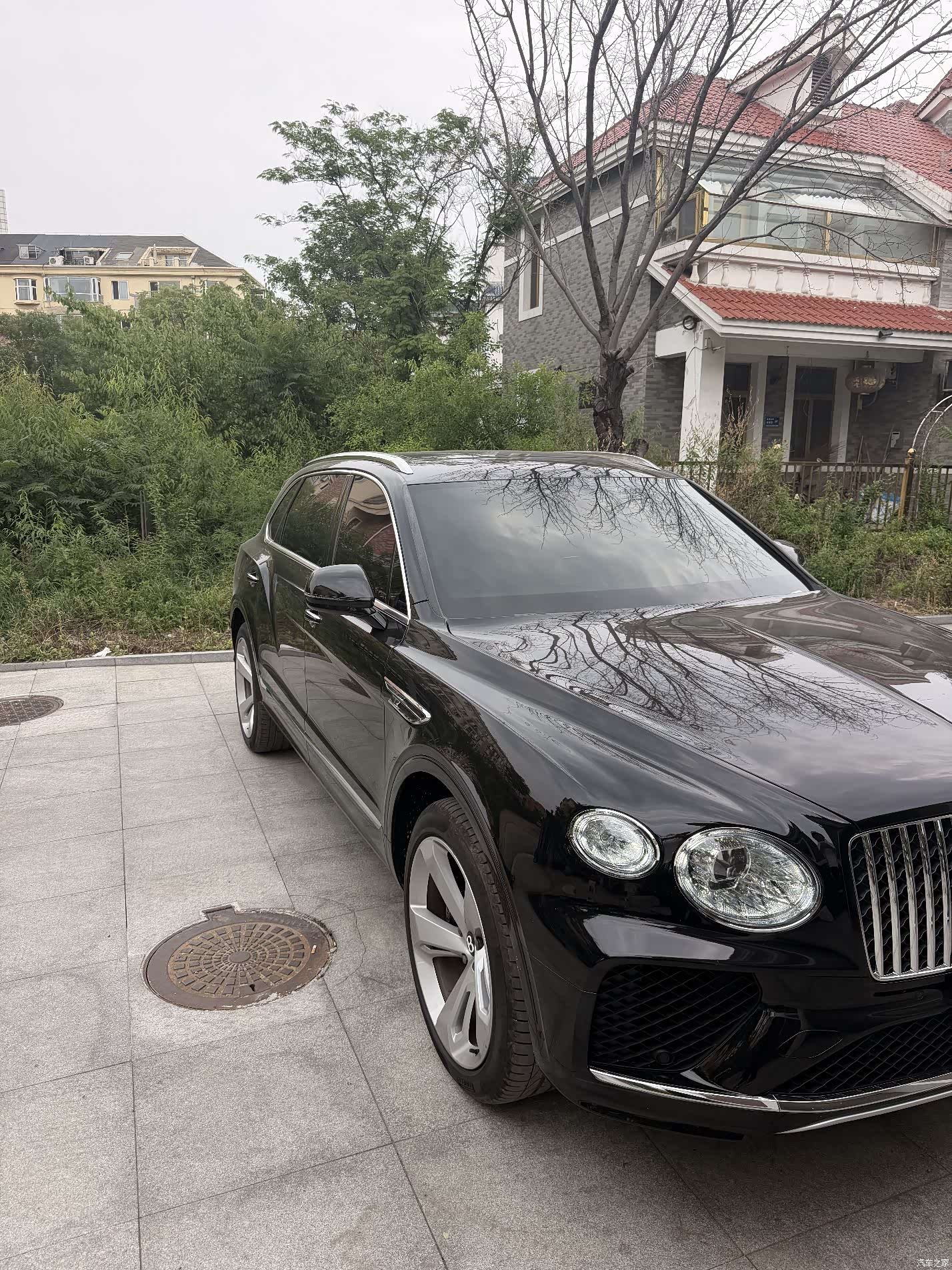 Bentley Bentayga, 2024 3