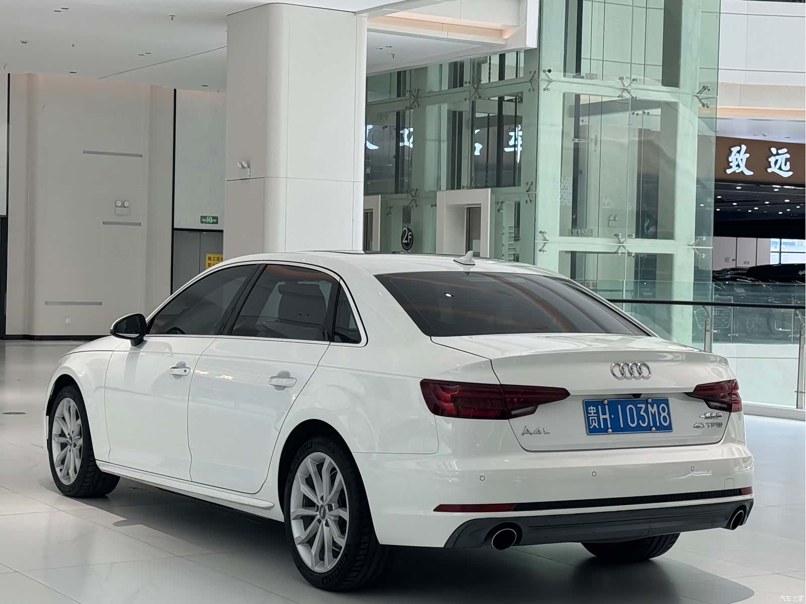 Audi A4L, 2018 6