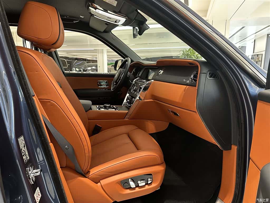 Rolls-Royce Cullinan, 2023 16