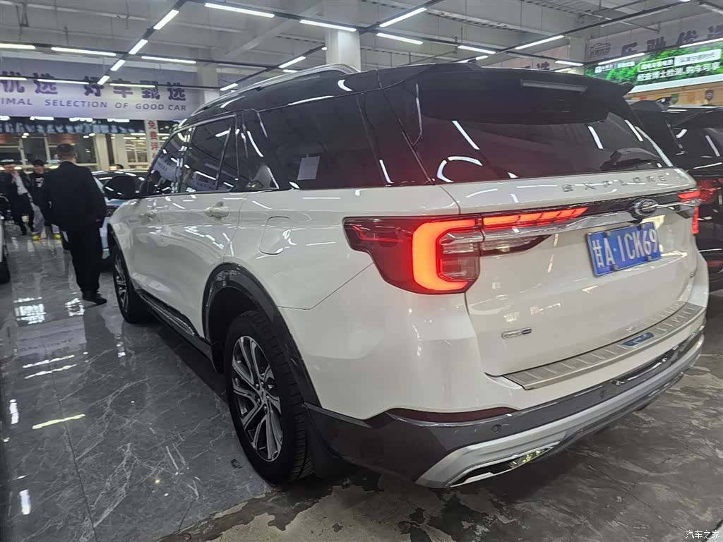 Ford Explorer, 2023 4