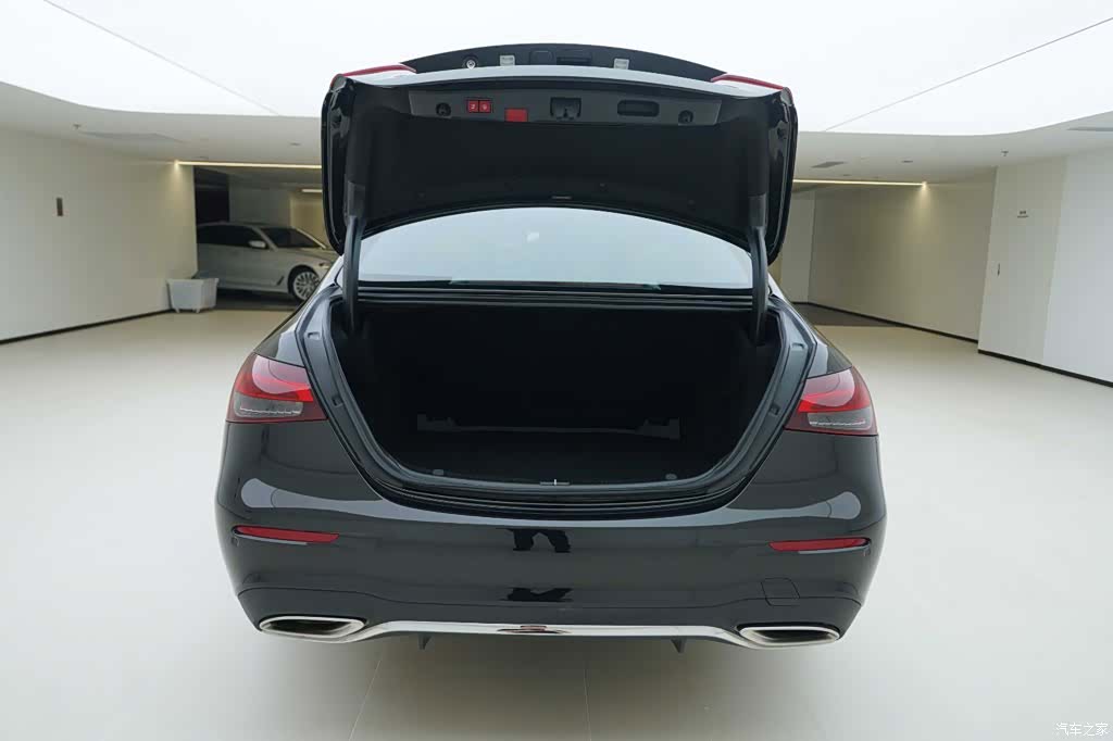 Mercedes-Benz E-Class, 2022 6
