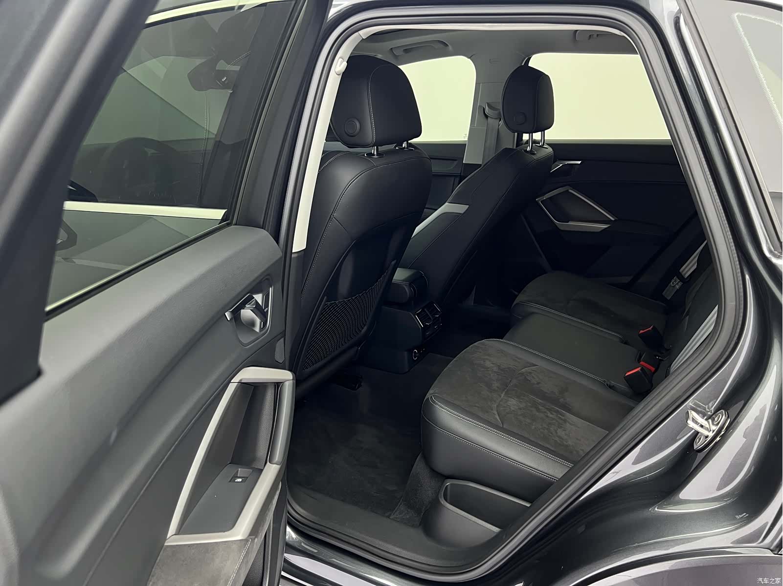 Audi Q3, 2022 11