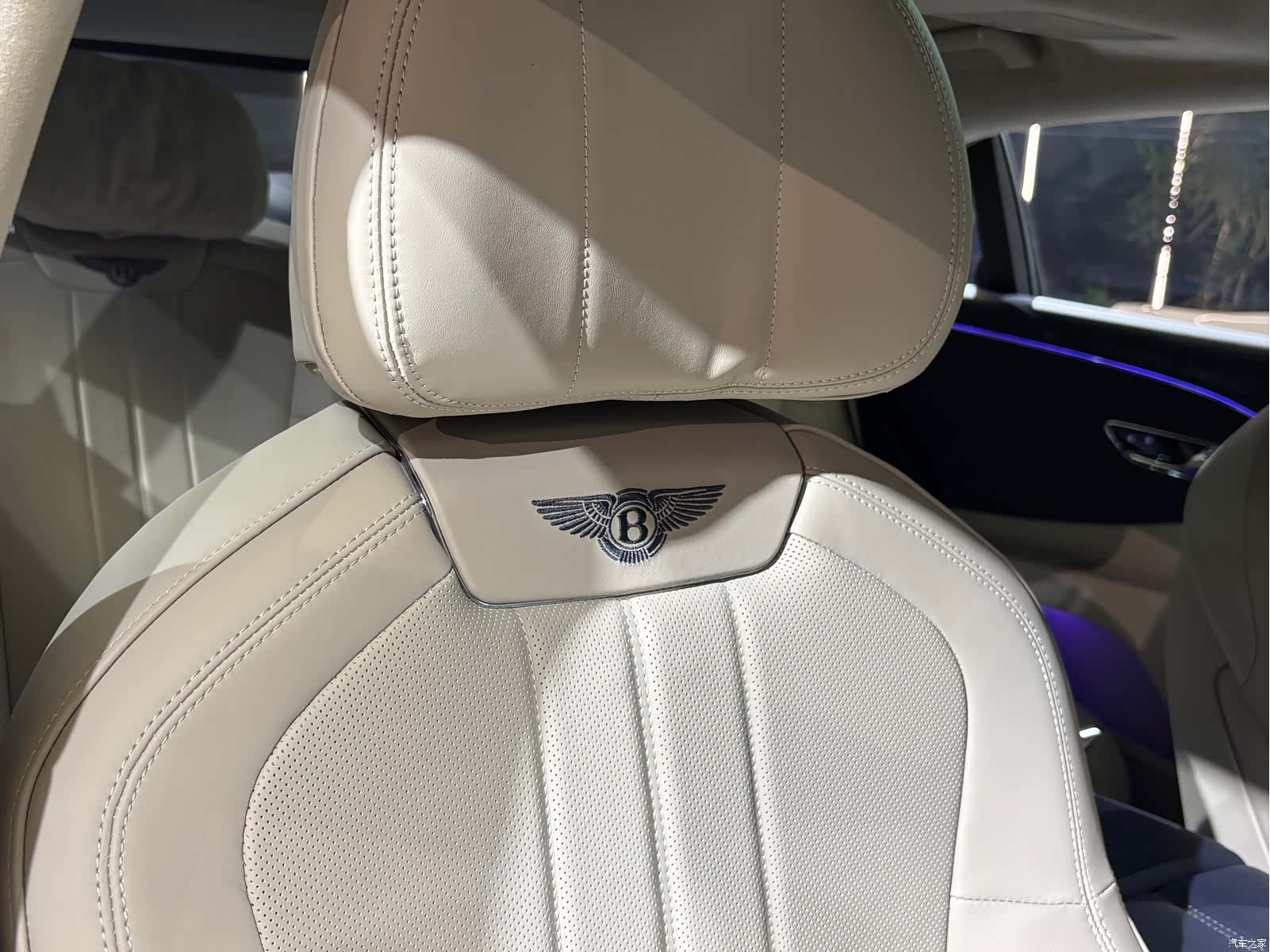 Bentley Flying Spur, 2024 24