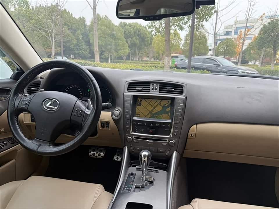 Lexus IS
